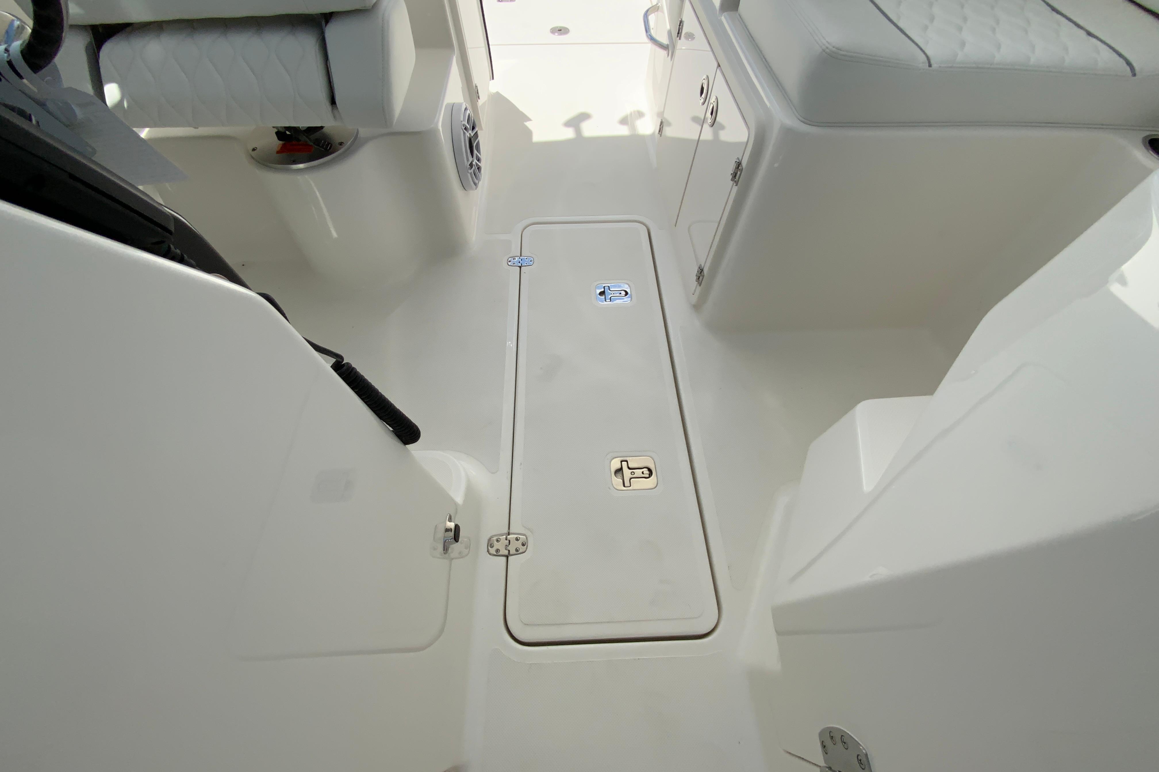 2026 Pursuit DC 266 Dual Console-40