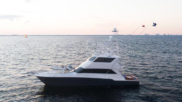 Photo of 1999 Viking 72'