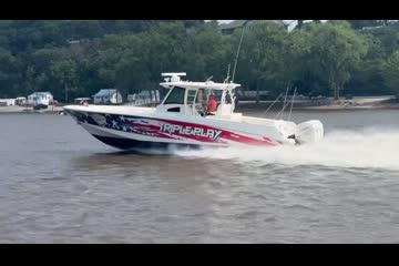 Boston Whaler 370 Outrage video