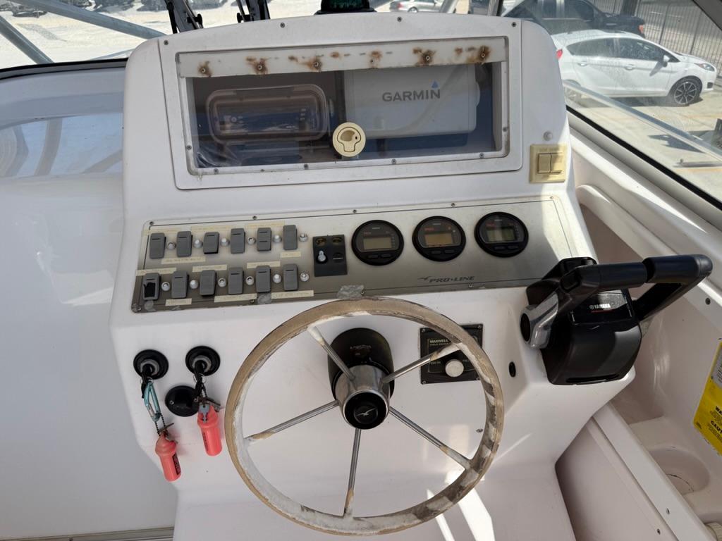 Control panel of a 2000 Pro-Line 27 Walk boat with Garmin navigation system.