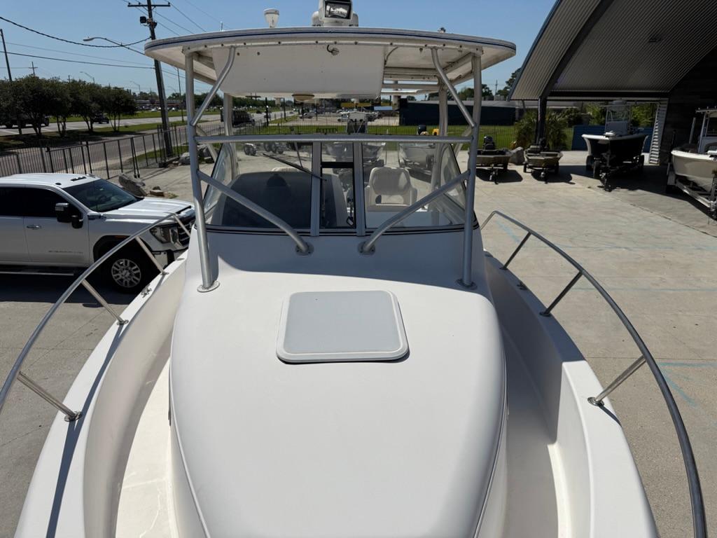2000 Pro-Line 27 Walk boat on display in a marina setting.