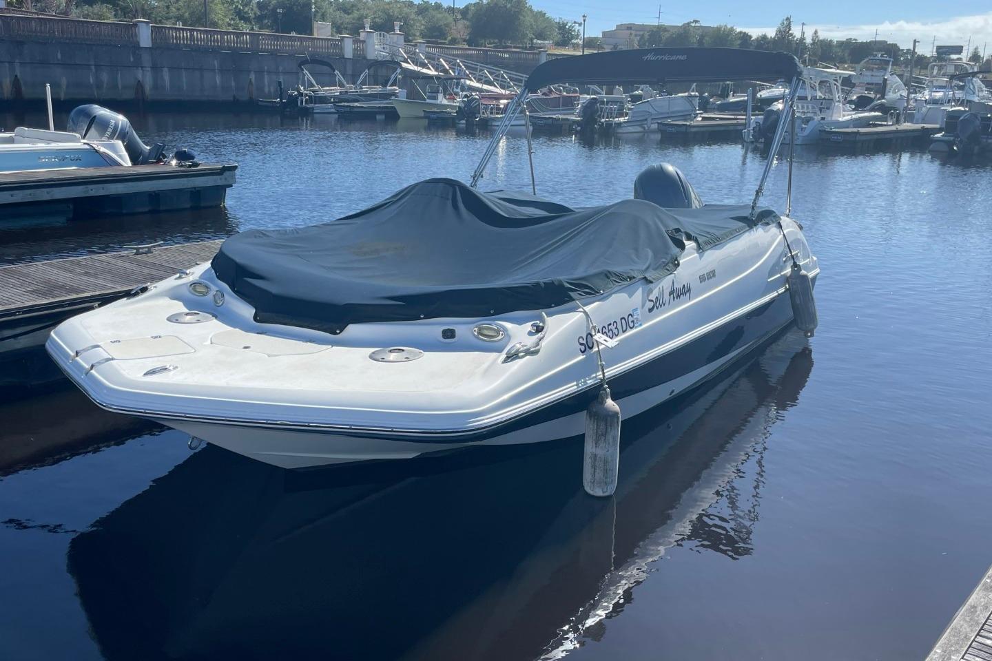 2017 Hurricane SunDeck Sport 202 OB