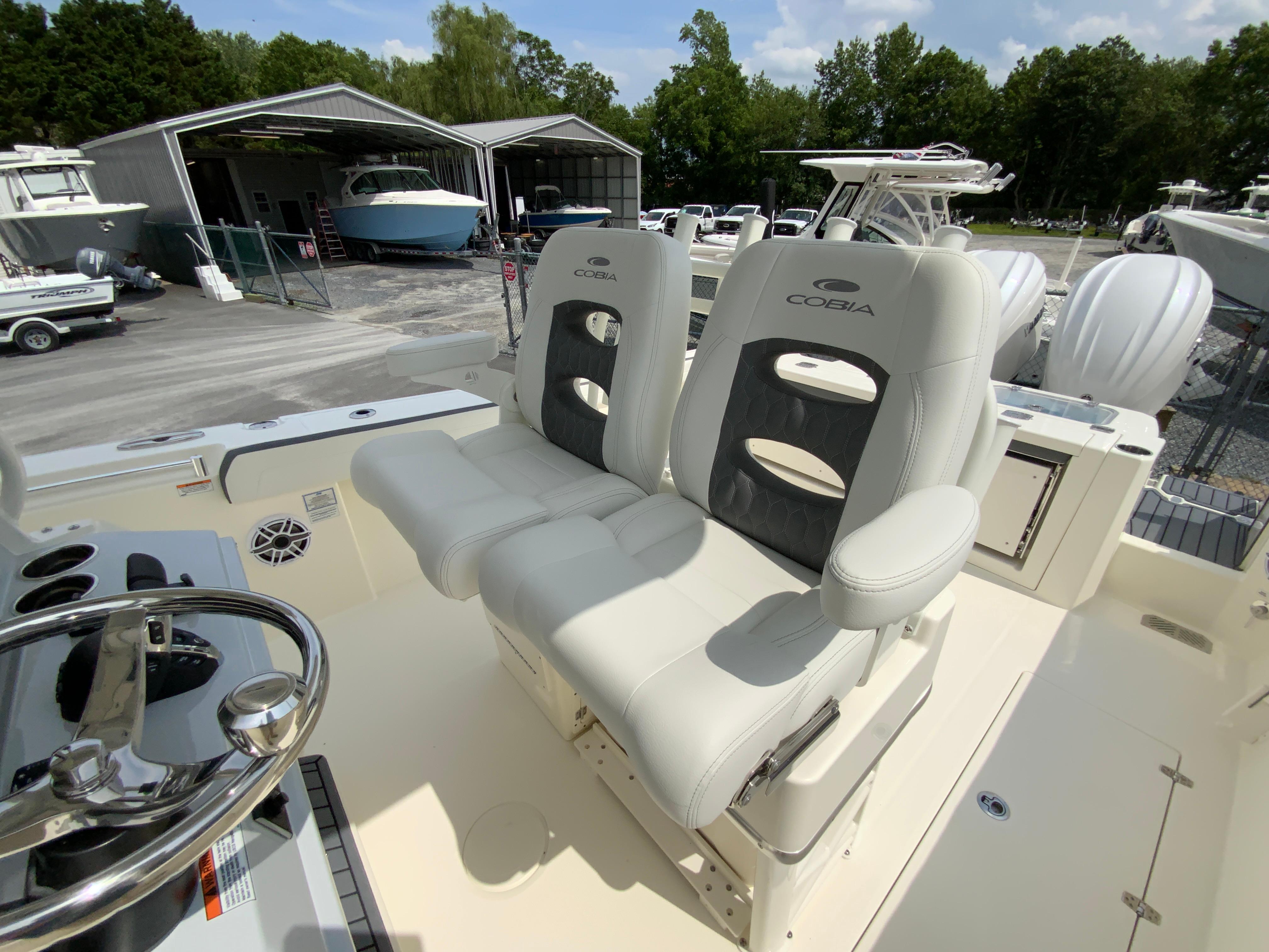 2025 Cobia 285 Center Console-15