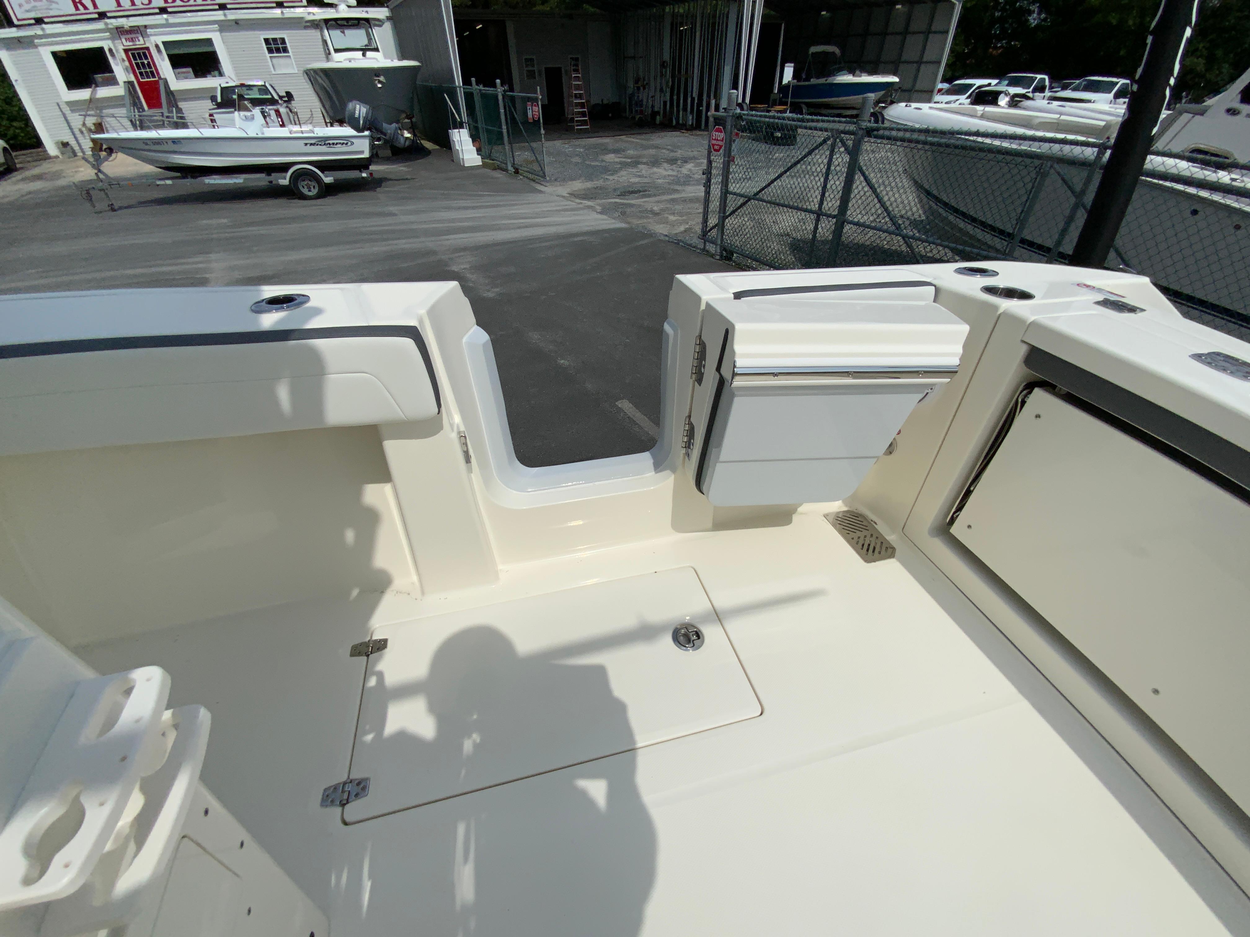 2025 Cobia 285 Center Console-32