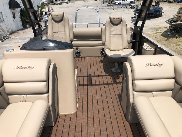 2021 Bentley boat for sale, model of the boat is 223 Elite Swingback & Image # 10 of 30