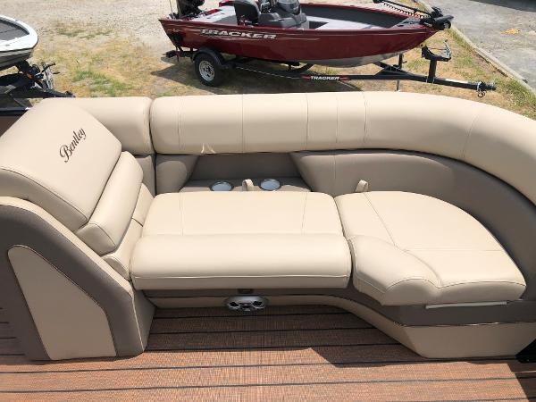 2021 Bentley boat for sale, model of the boat is 223 Elite Swingback & Image # 15 of 30