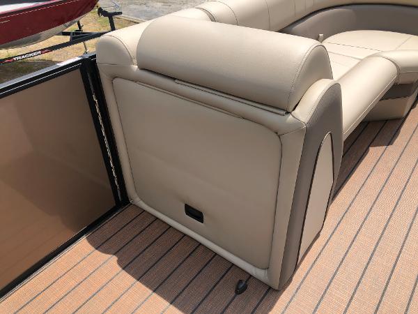 2021 Bentley boat for sale, model of the boat is 223 Elite Swingback & Image # 21 of 30