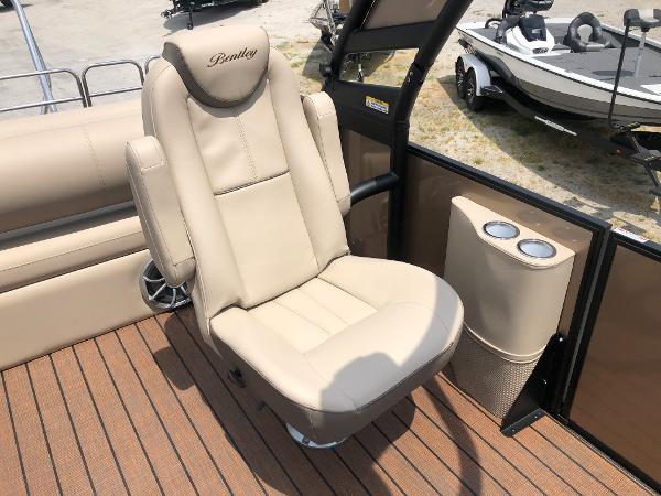 2021 Bentley boat for sale, model of the boat is 223 Elite Swingback & Image # 23 of 30