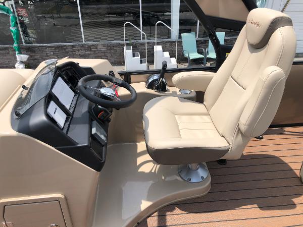 2021 Bentley boat for sale, model of the boat is 223 Elite Swingback & Image # 24 of 30