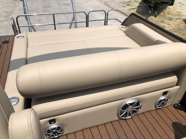 2021 Bentley boat for sale, model of the boat is 223 Elite Swingback & Image # 26 of 30