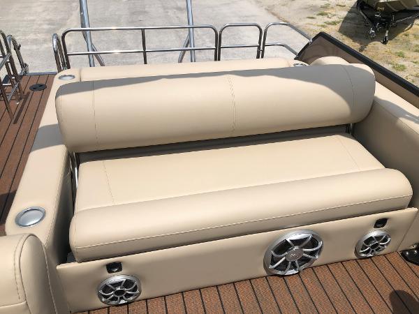 2021 Bentley boat for sale, model of the boat is 223 Elite Swingback & Image # 27 of 30