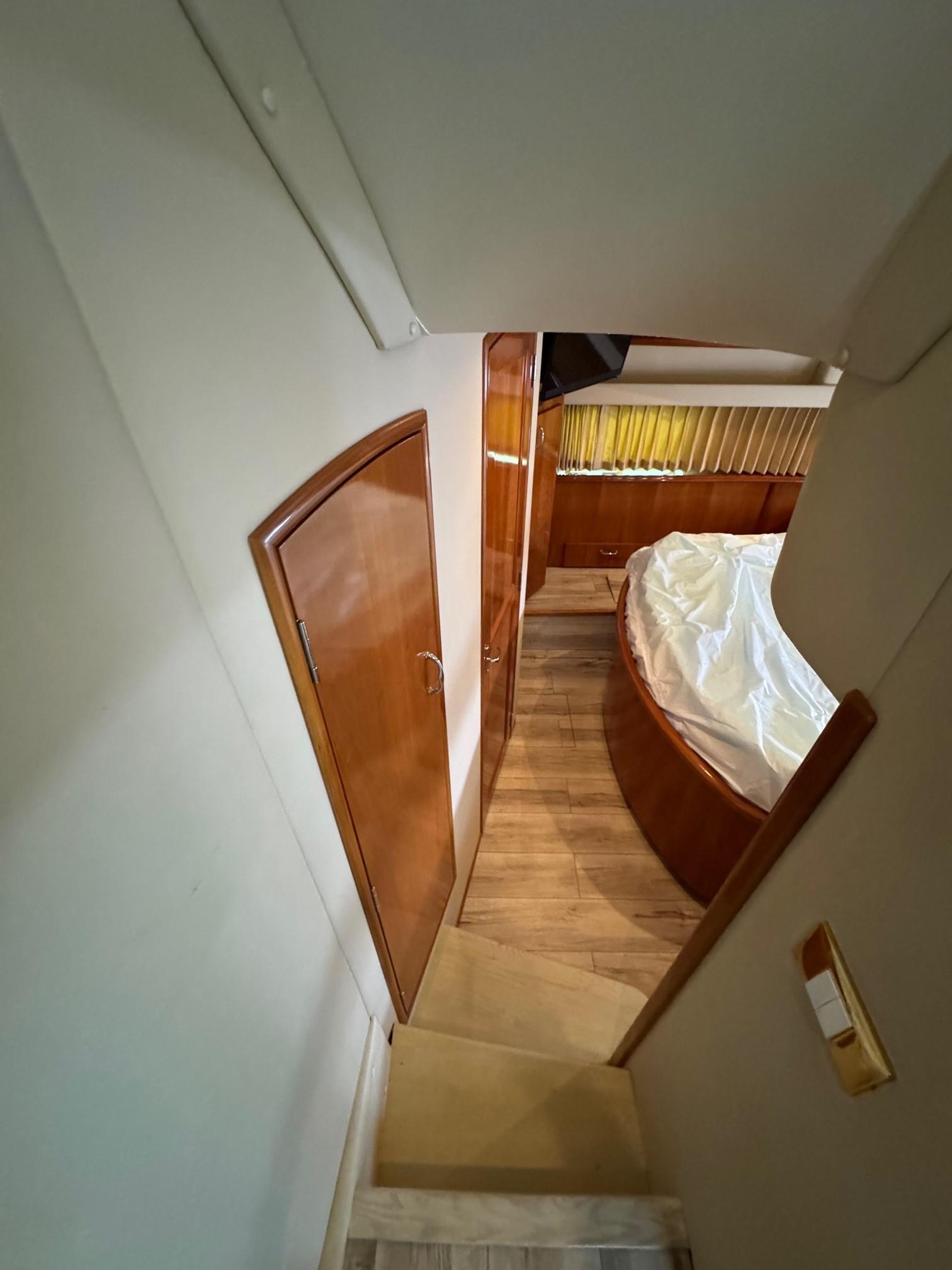 2005-carver-39-motor-yacht-power-9695152-20250226130127318-1_XLARGE