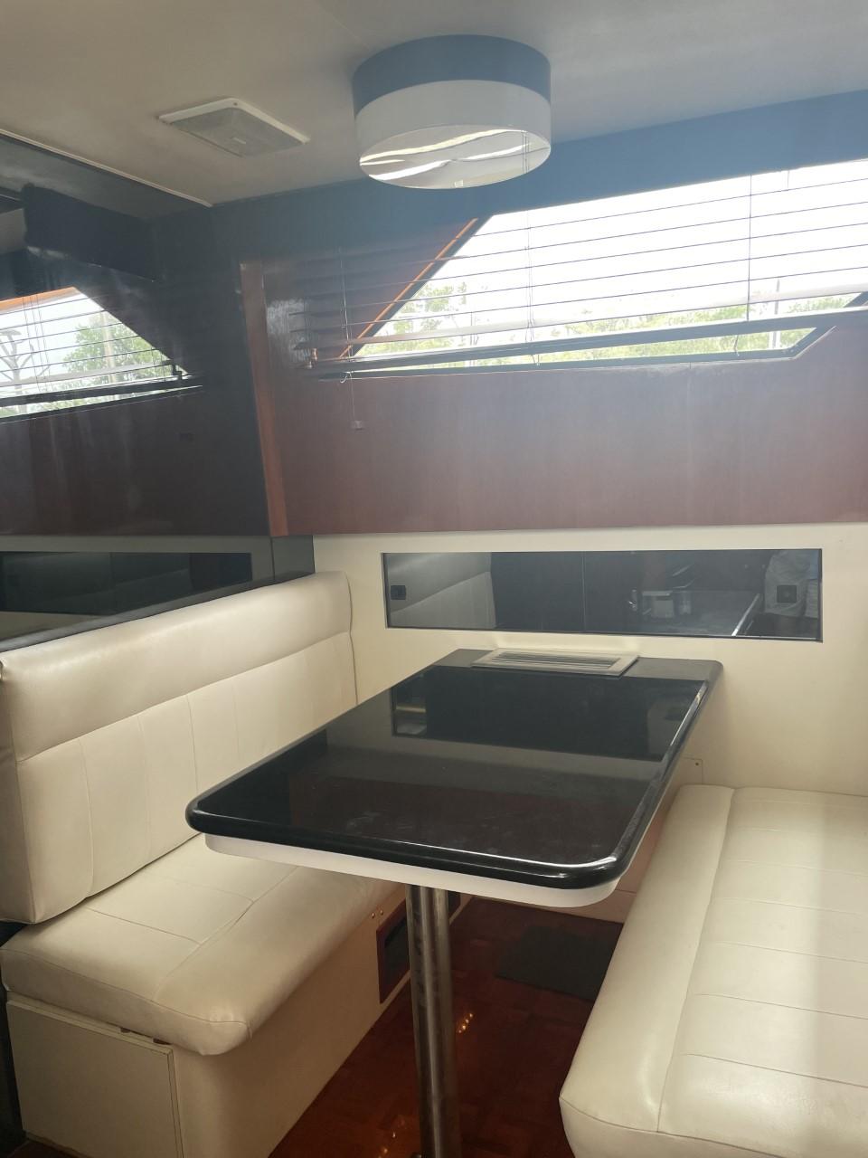 1989 67 Hatteras Motor Yacht Class Act Dinette