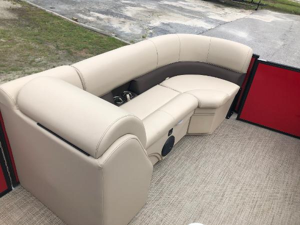 2021 Bentley boat for sale, model of the boat is 223 Swingback & Image # 15 of 29