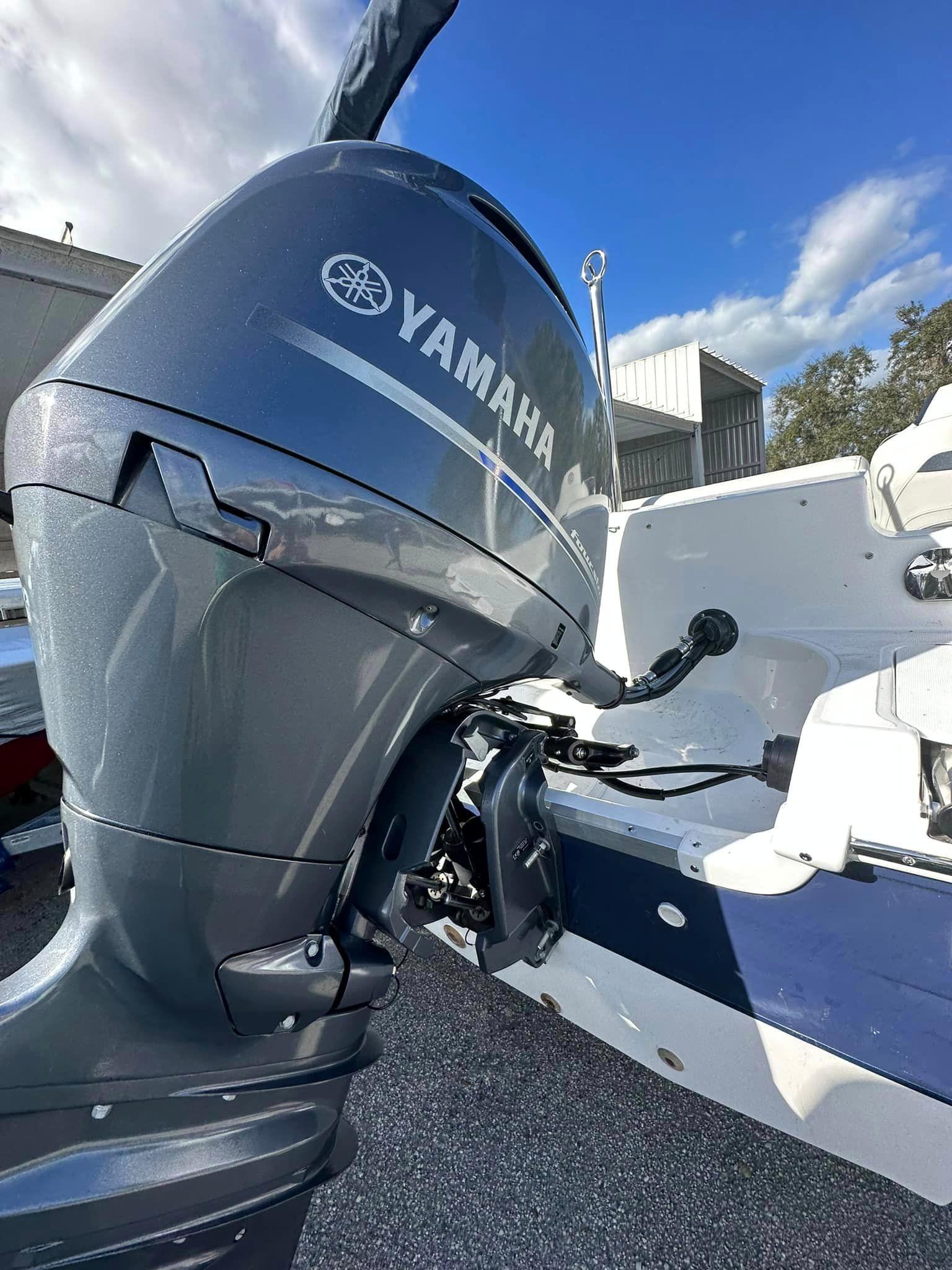 2023 Hurricane SUNDECK SPORT 201-3