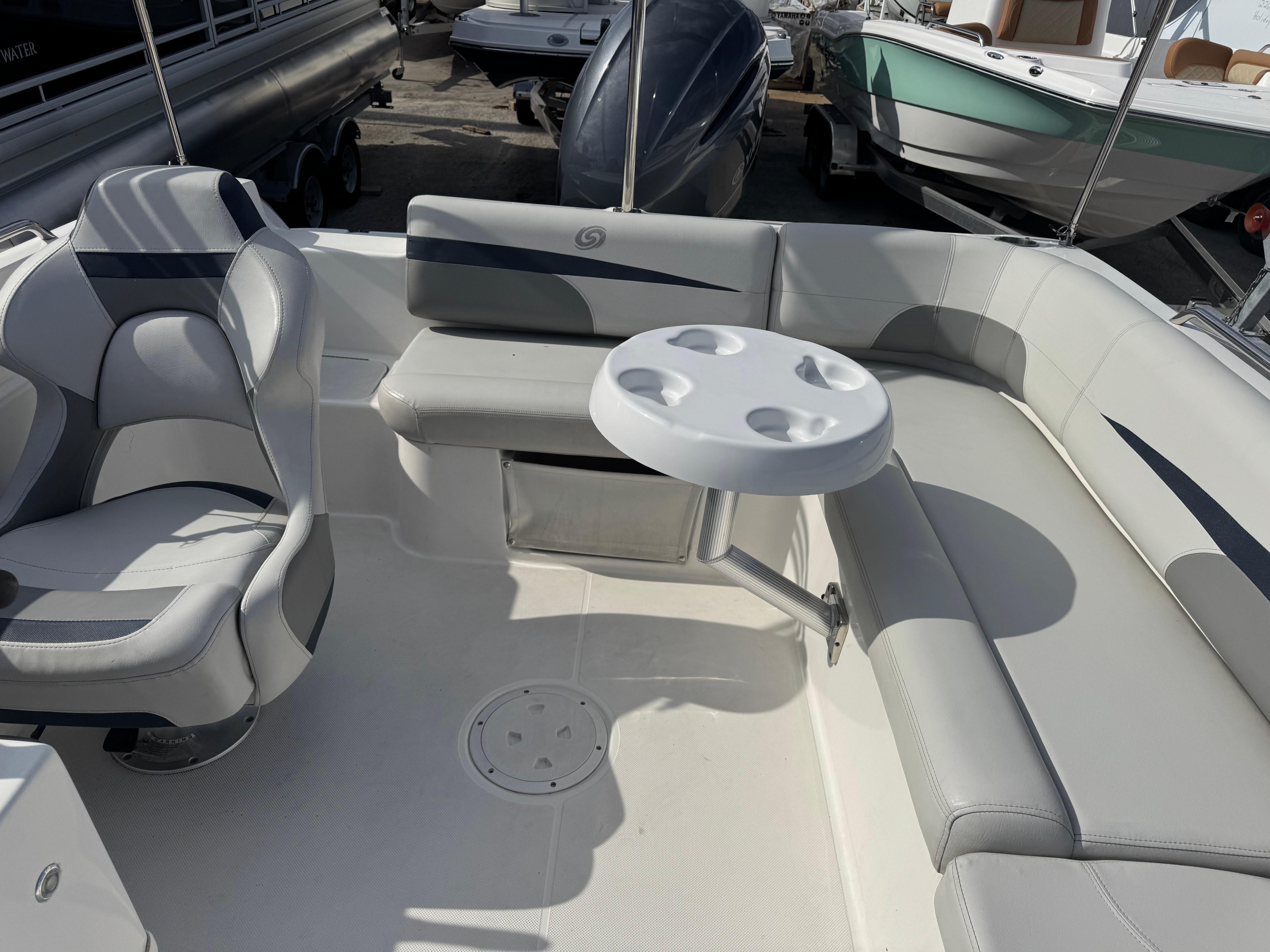 2023 Hurricane SUNDECK SPORT 201-6