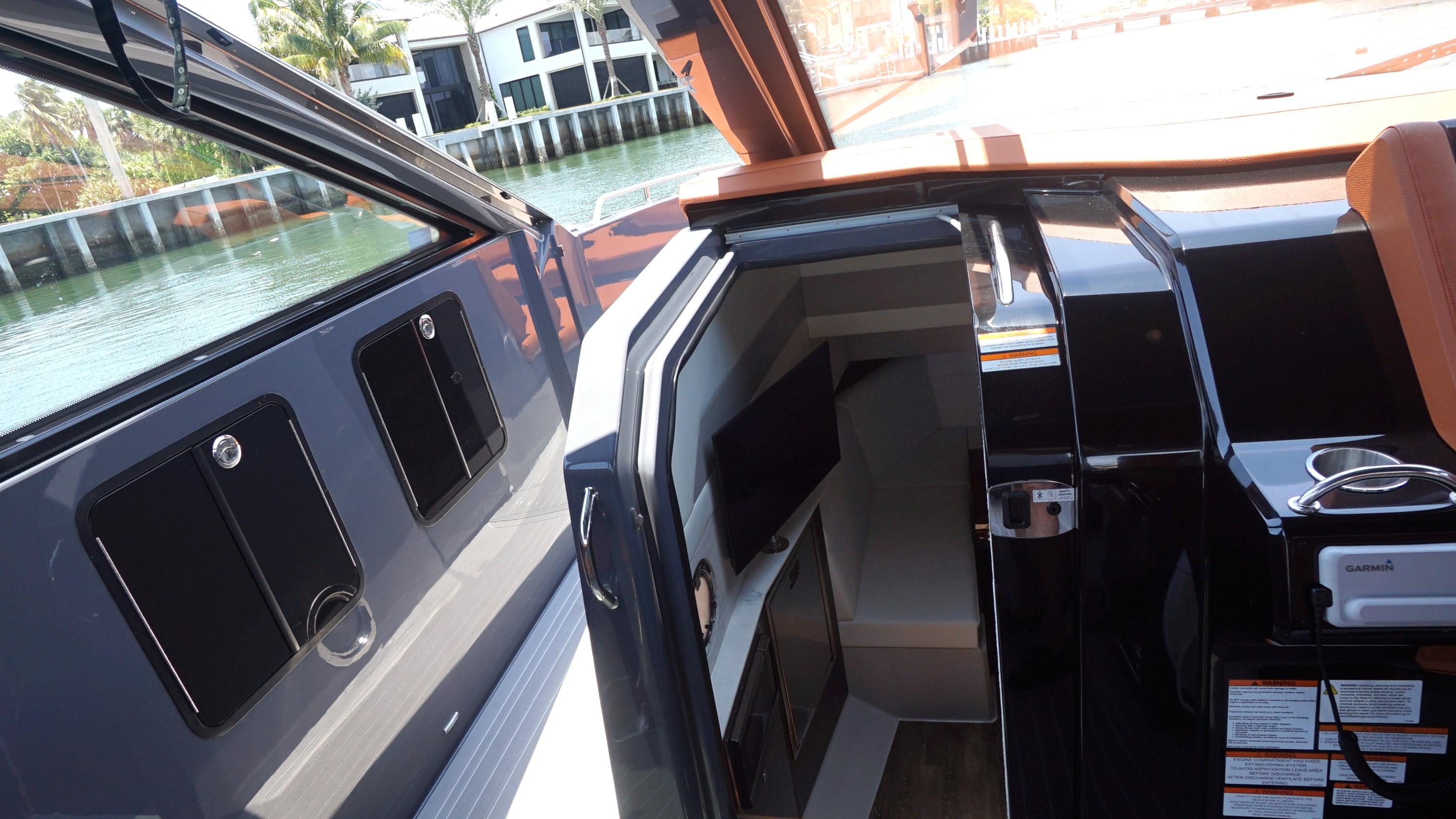 2023-cruisers-yachts-42-gls-ob-power-9825191-20250603111419054-1_XLARGE