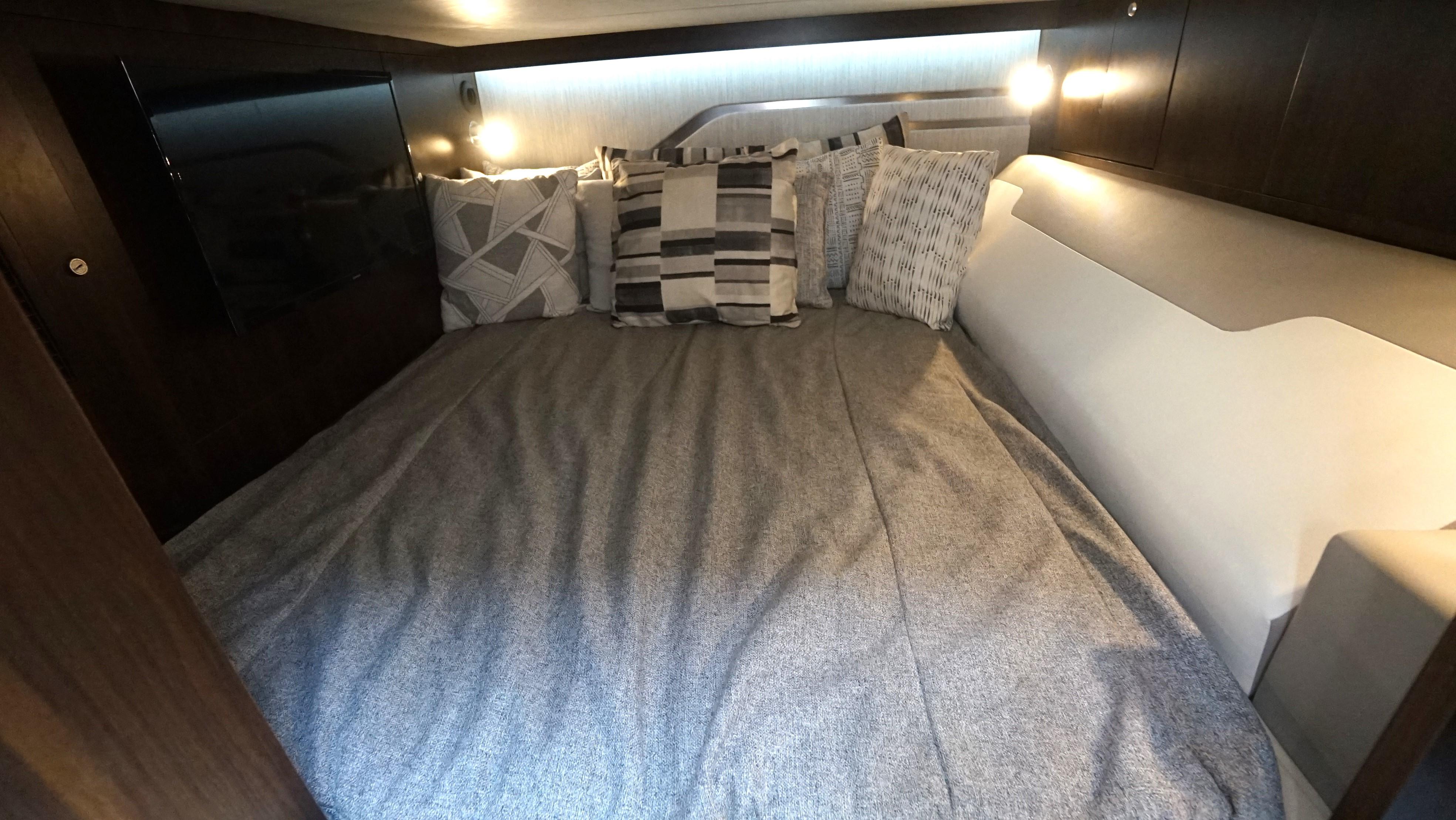 2023-cruisers-yachts-42-gls-ob-power-9825191-20250603111426162-1_XLARGE