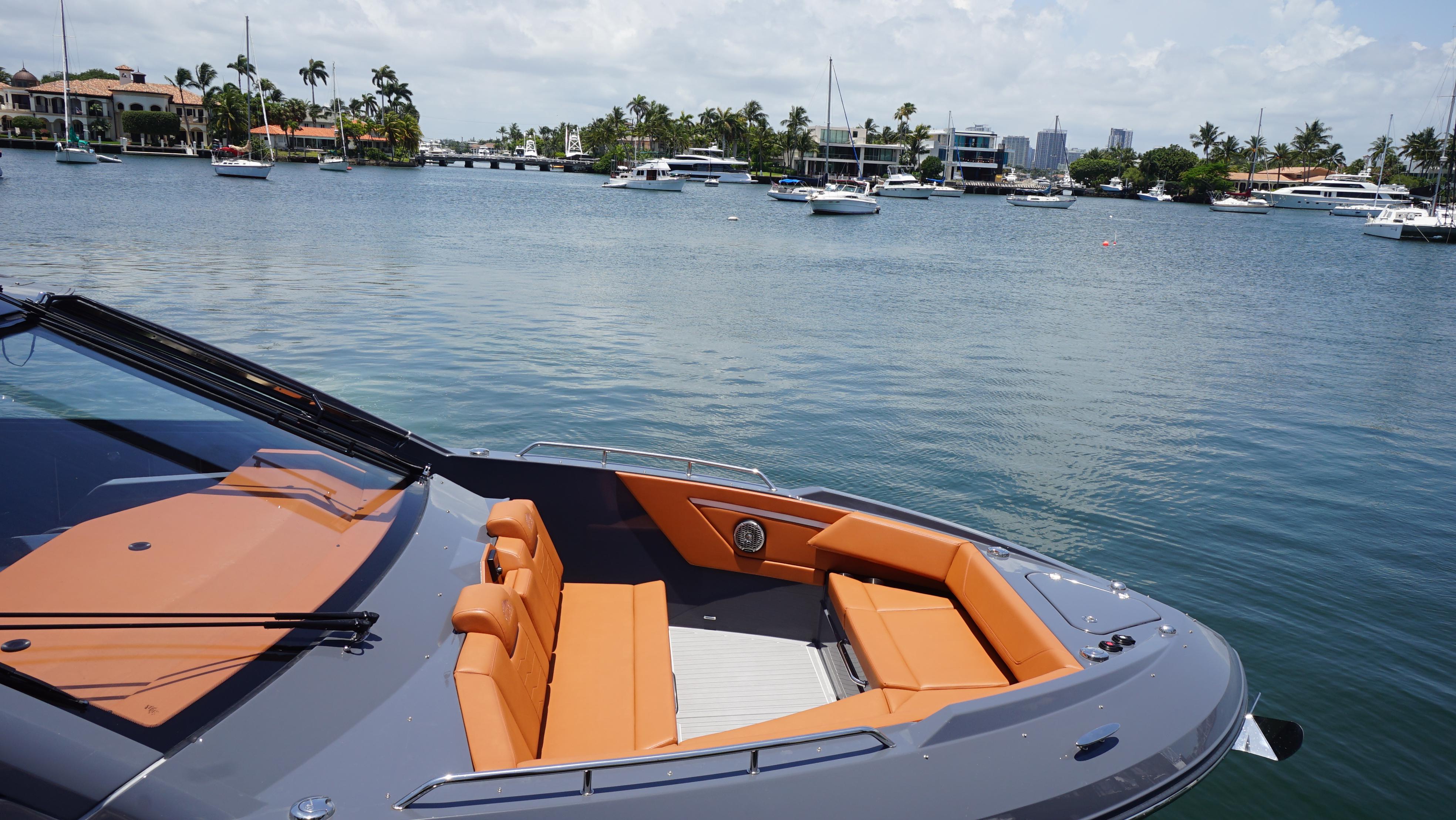 2023-cruisers-yachts-42-gls-ob-power-9825191-20250603111432553-1_XLARGE