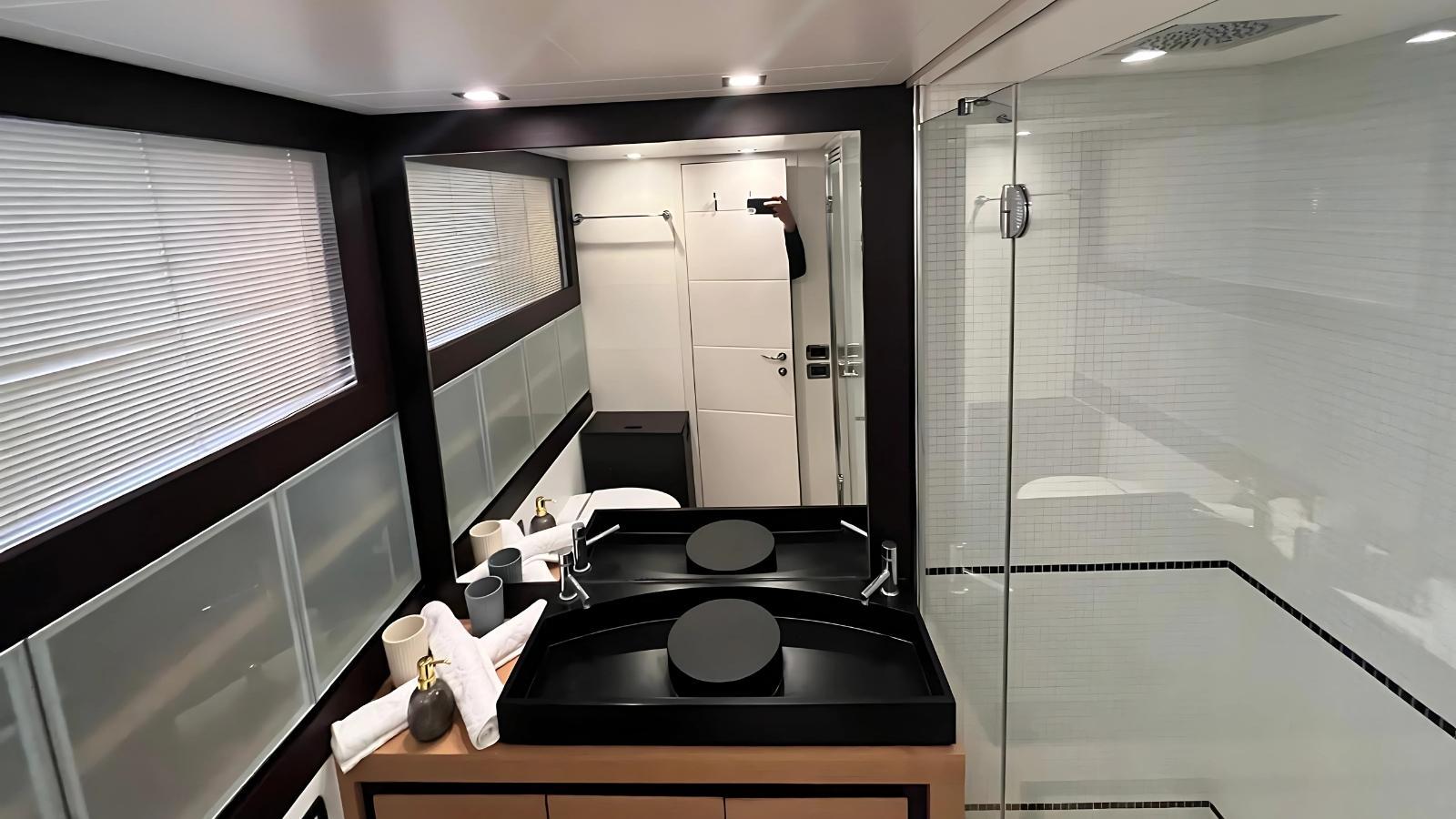 2010 Pershing 73 