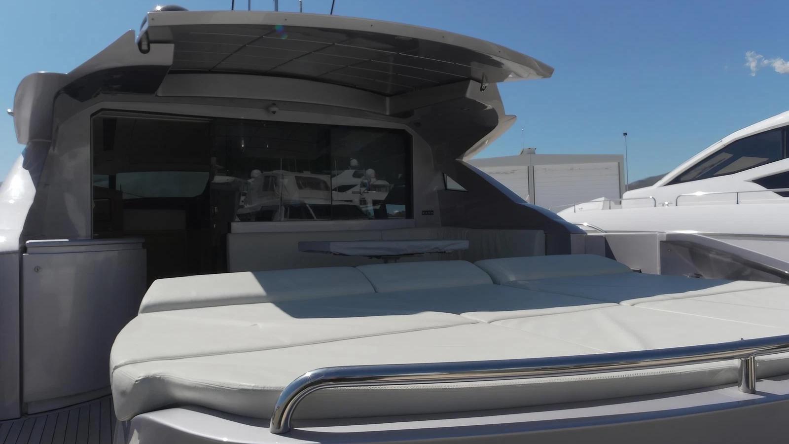 2010 Pershing 73 