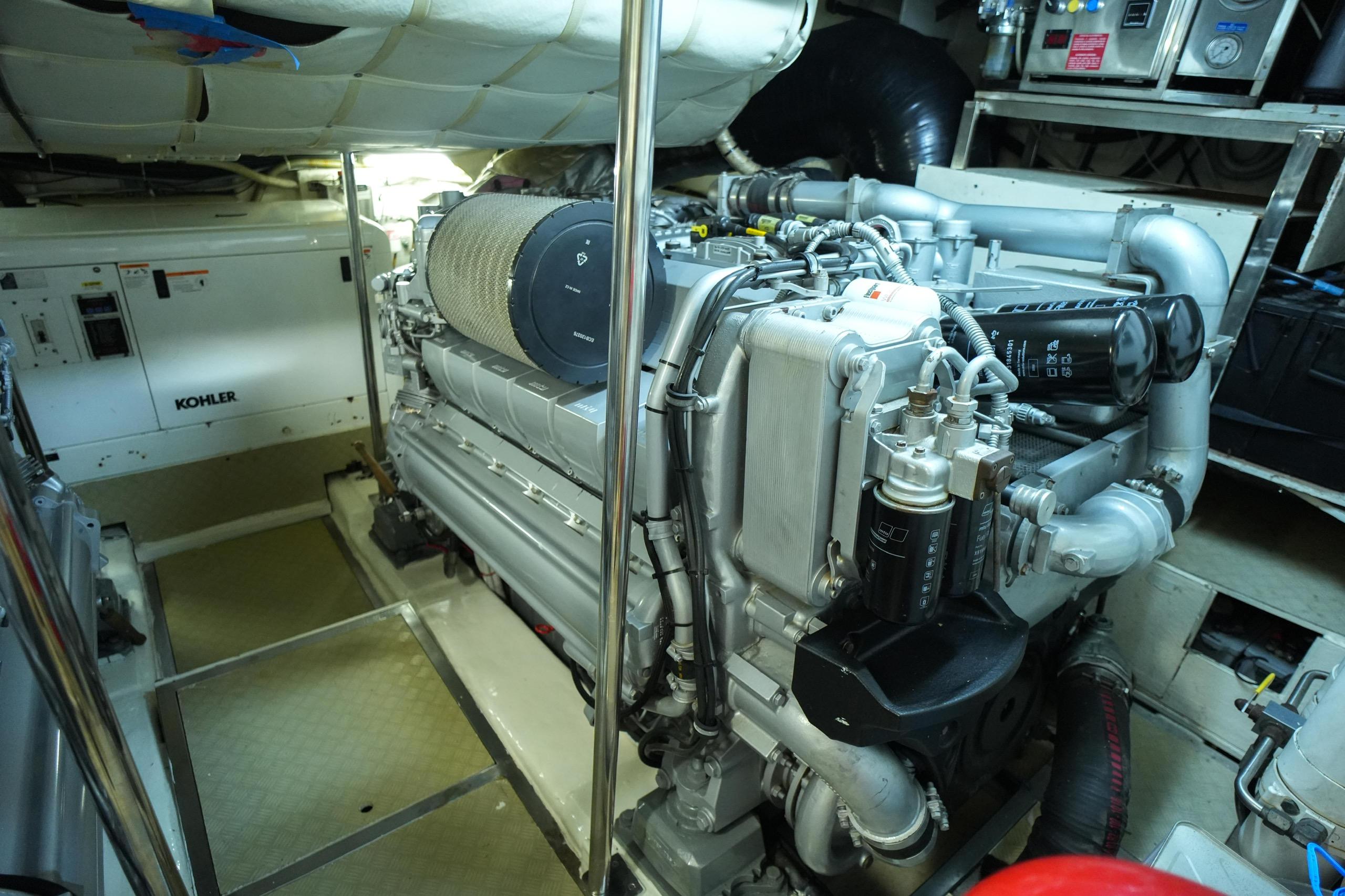 2010 Pershing 73 
