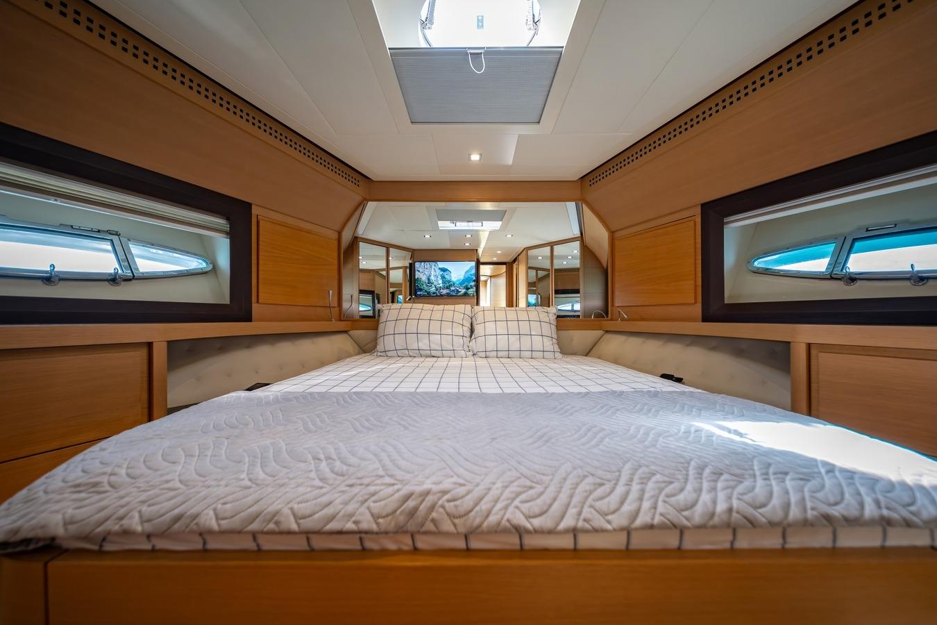 2010 Pershing 73 