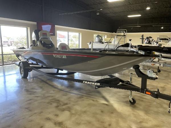 2017 Tracker Boats boat for sale, model of the boat is PT195TXW & Image # 1 of 8