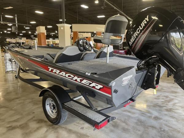 2017 Tracker Boats boat for sale, model of the boat is PT195TXW & Image # 2 of 8