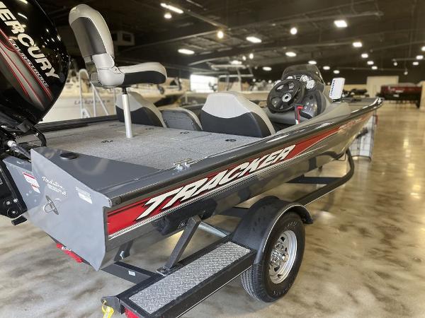 2017 Tracker Boats boat for sale, model of the boat is PT195TXW & Image # 5 of 8