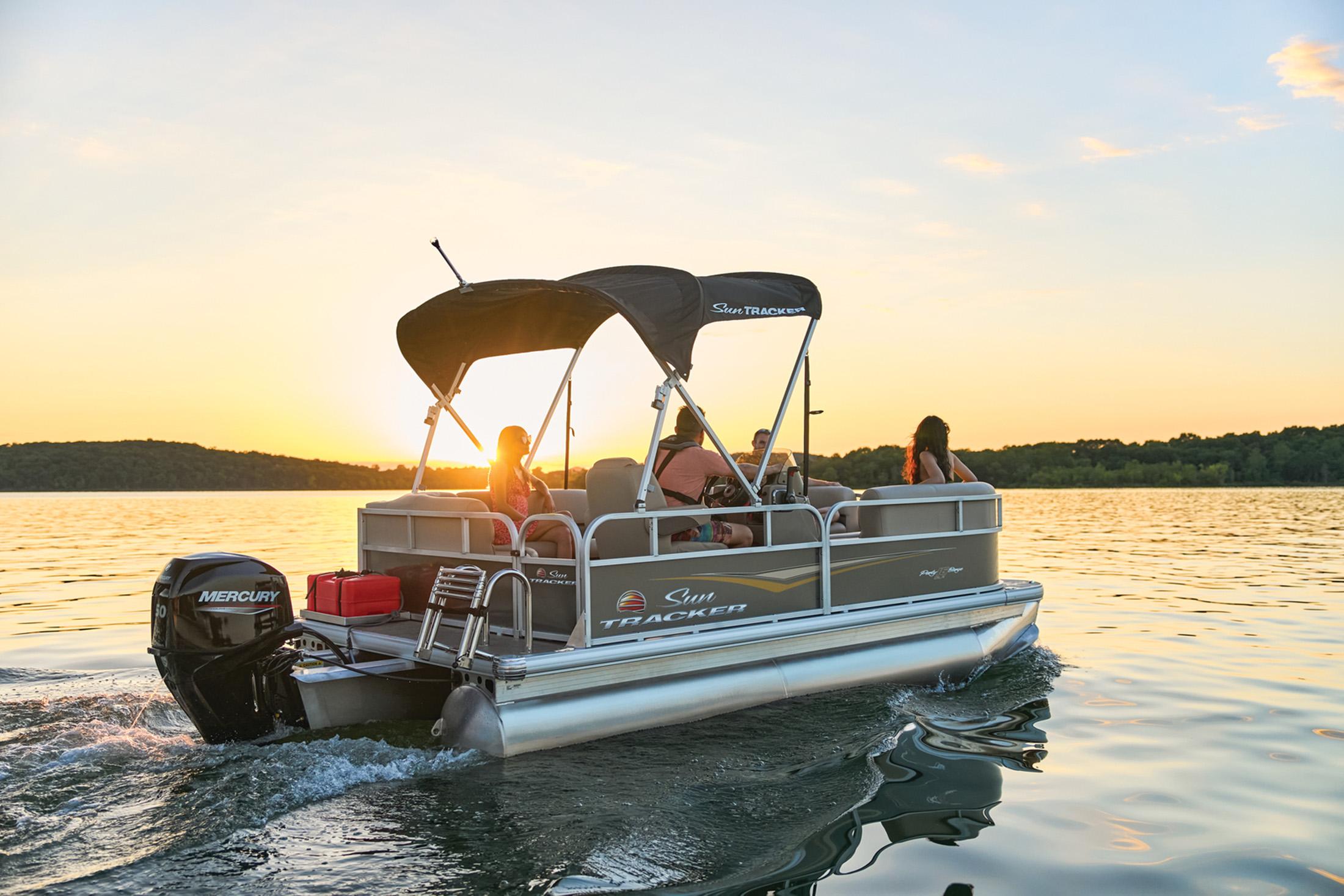 2025 Sun Tracker Party Barge 16 DLX Gallery