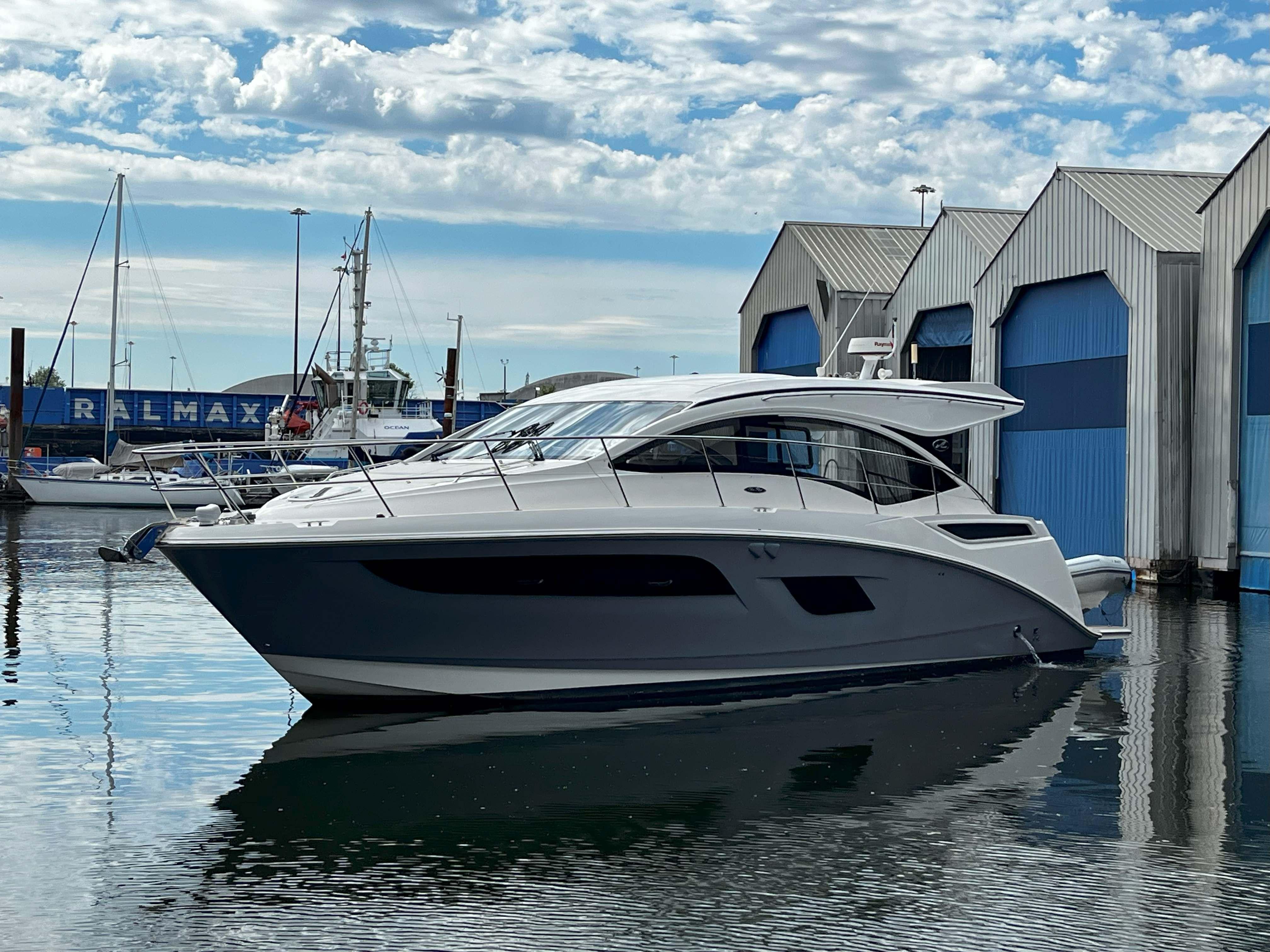 2017-sea-ray-sundancer-power-9825214-20250603115147721-1_XLARGE