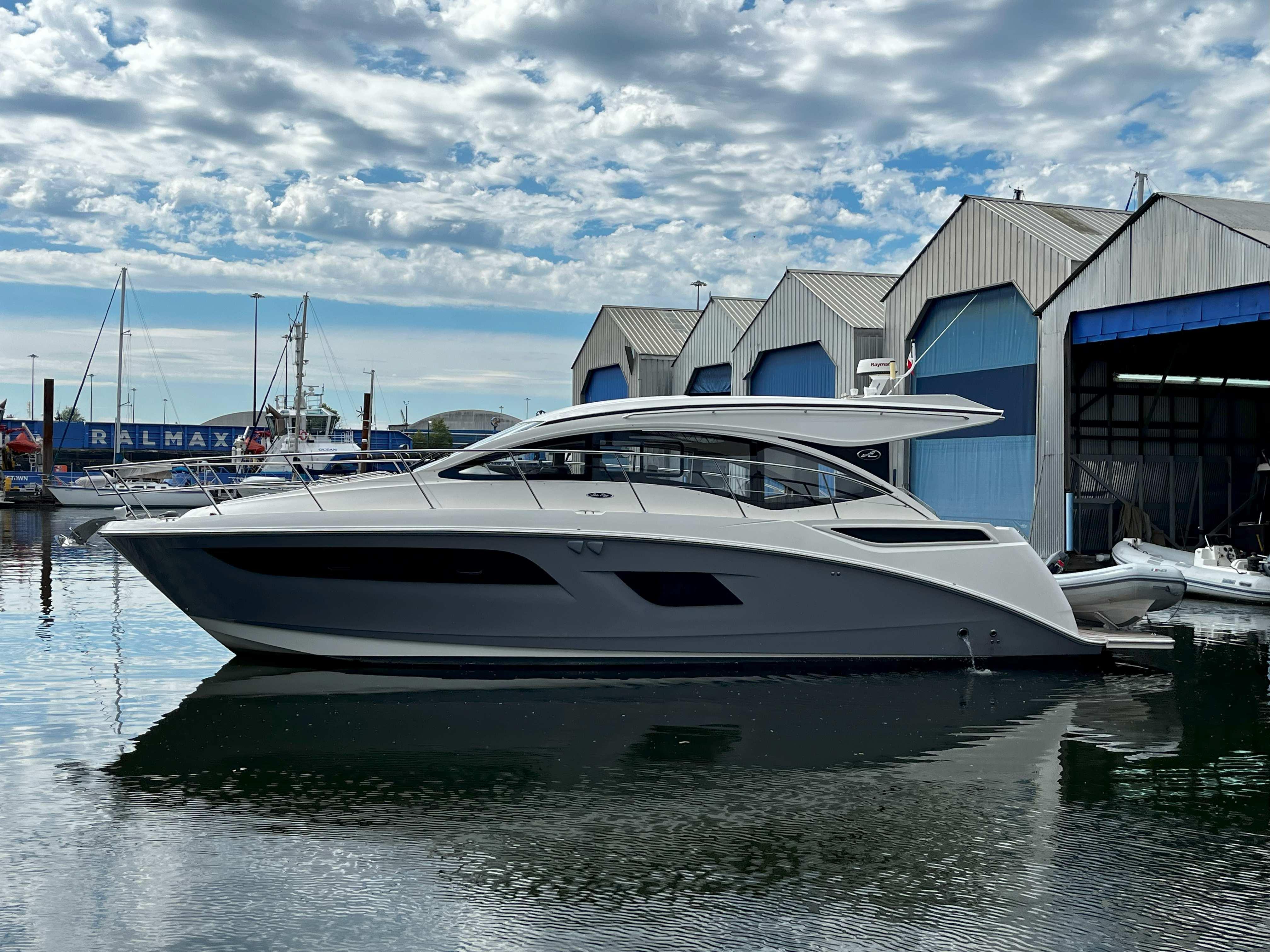 2017-sea-ray-sundancer-power-9825214-20250603115153288-1_XLARGE