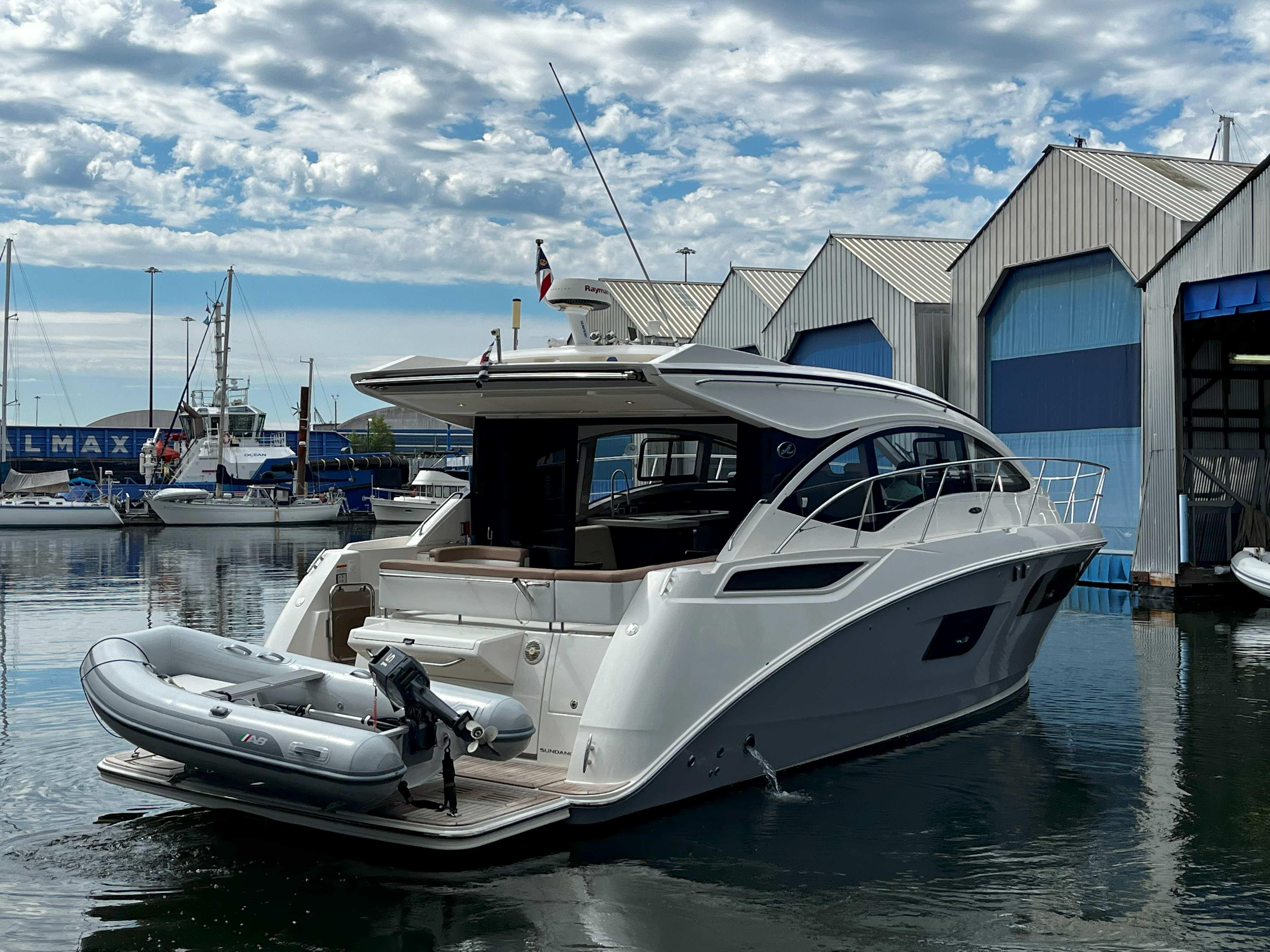 2017-sea-ray-sundancer-power-9825214-20250603115205626-1_XLARGE