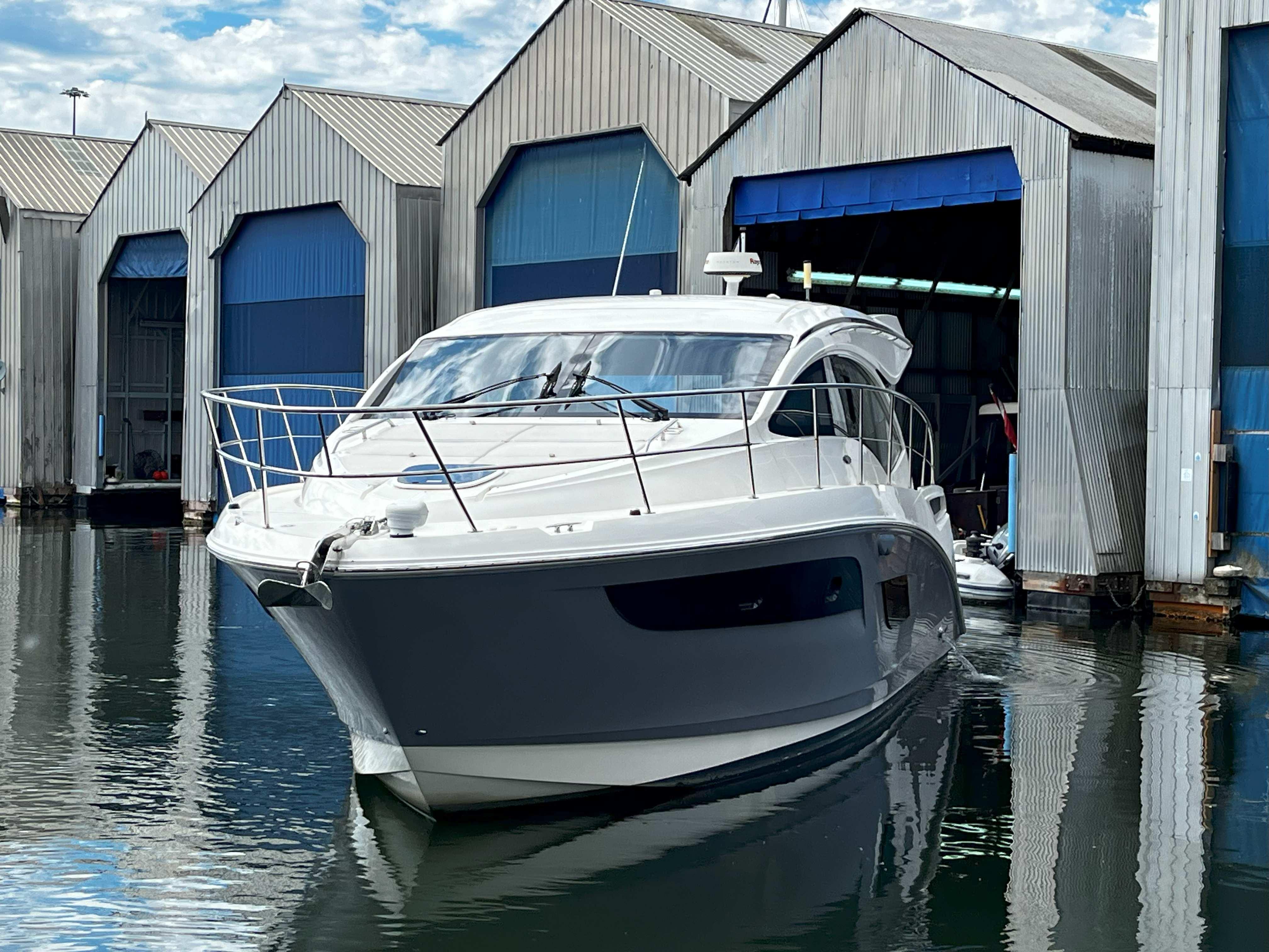2017-sea-ray-sundancer-power-9825214-20250603115220684-1_XLARGE