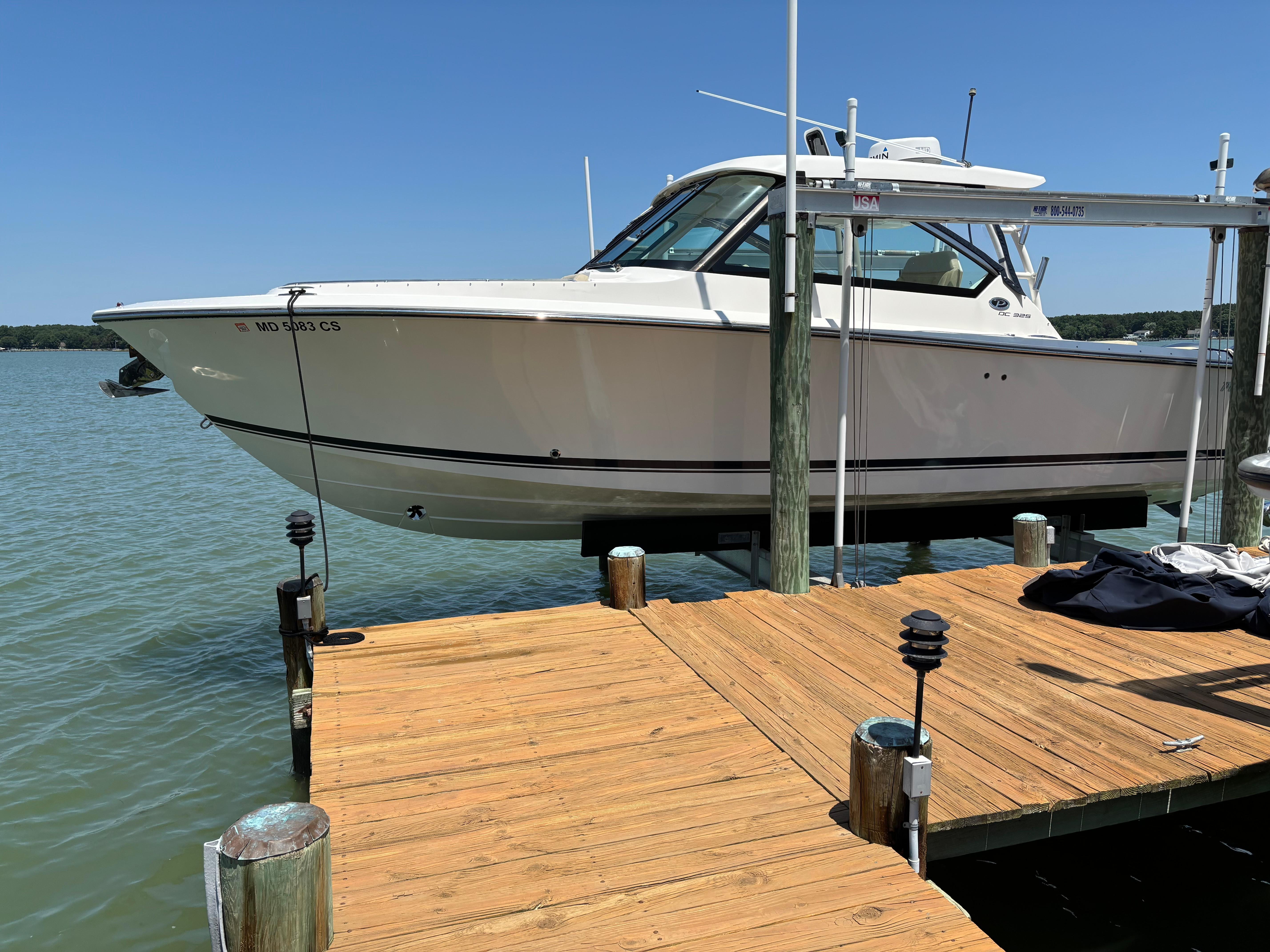 2017 Pursuit DC 325 Dual Console0