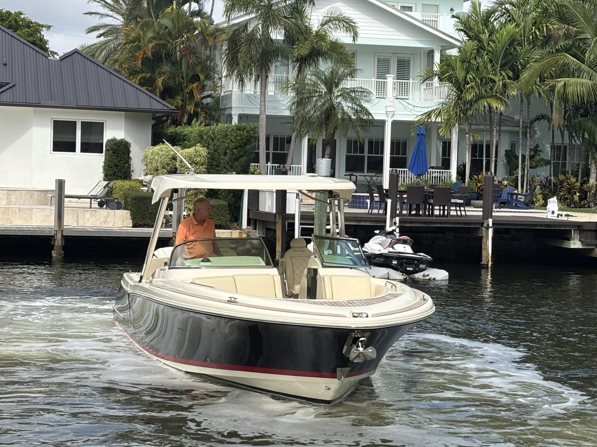 2019-chris-craft-calypso-30-power-9755223-20250411093045708-1_XLARGE