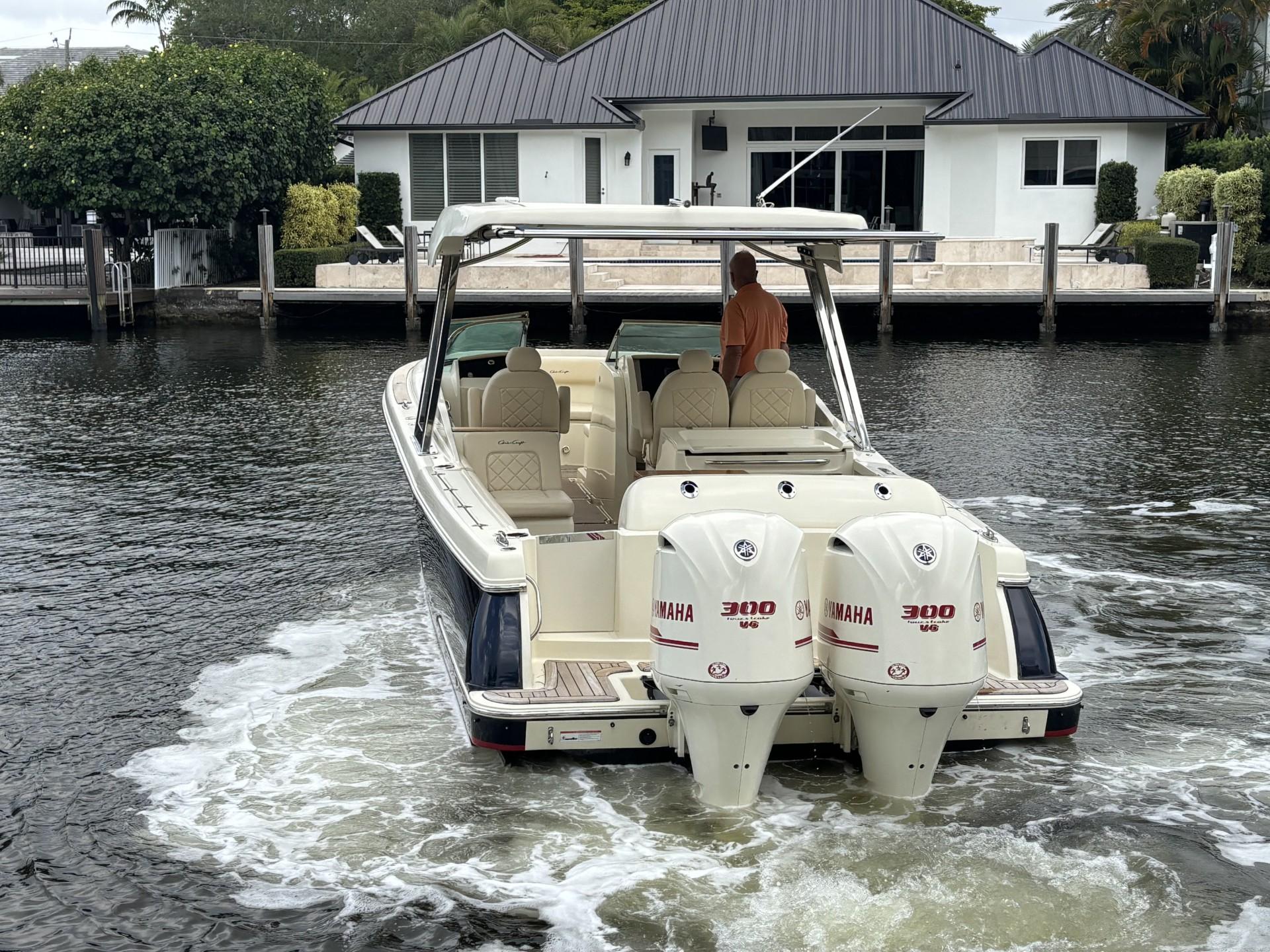 2019-chris-craft-calypso-30-power-9755223-20250411093050768-1_XLARGE