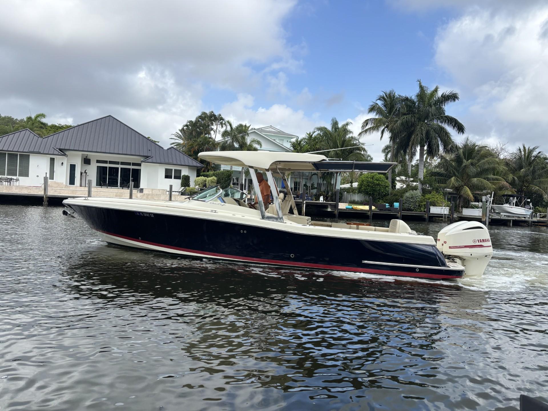 2019-chris-craft-calypso-30-power-9755223-20250411093052716-1_XLARGE