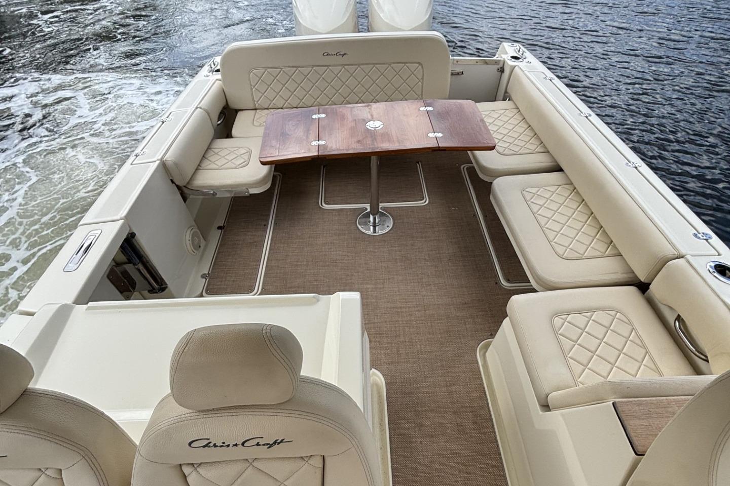 2019-chris-craft-calypso-30-power-9755223-20250411093102695-1_XLARGE