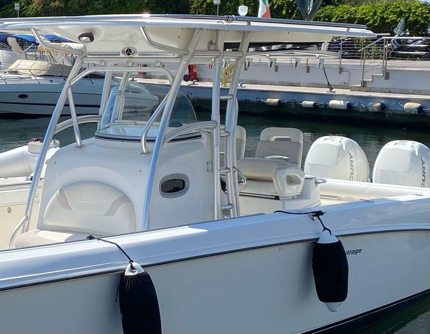  Yacht Photos Pics Boston Whaler 320 (27)