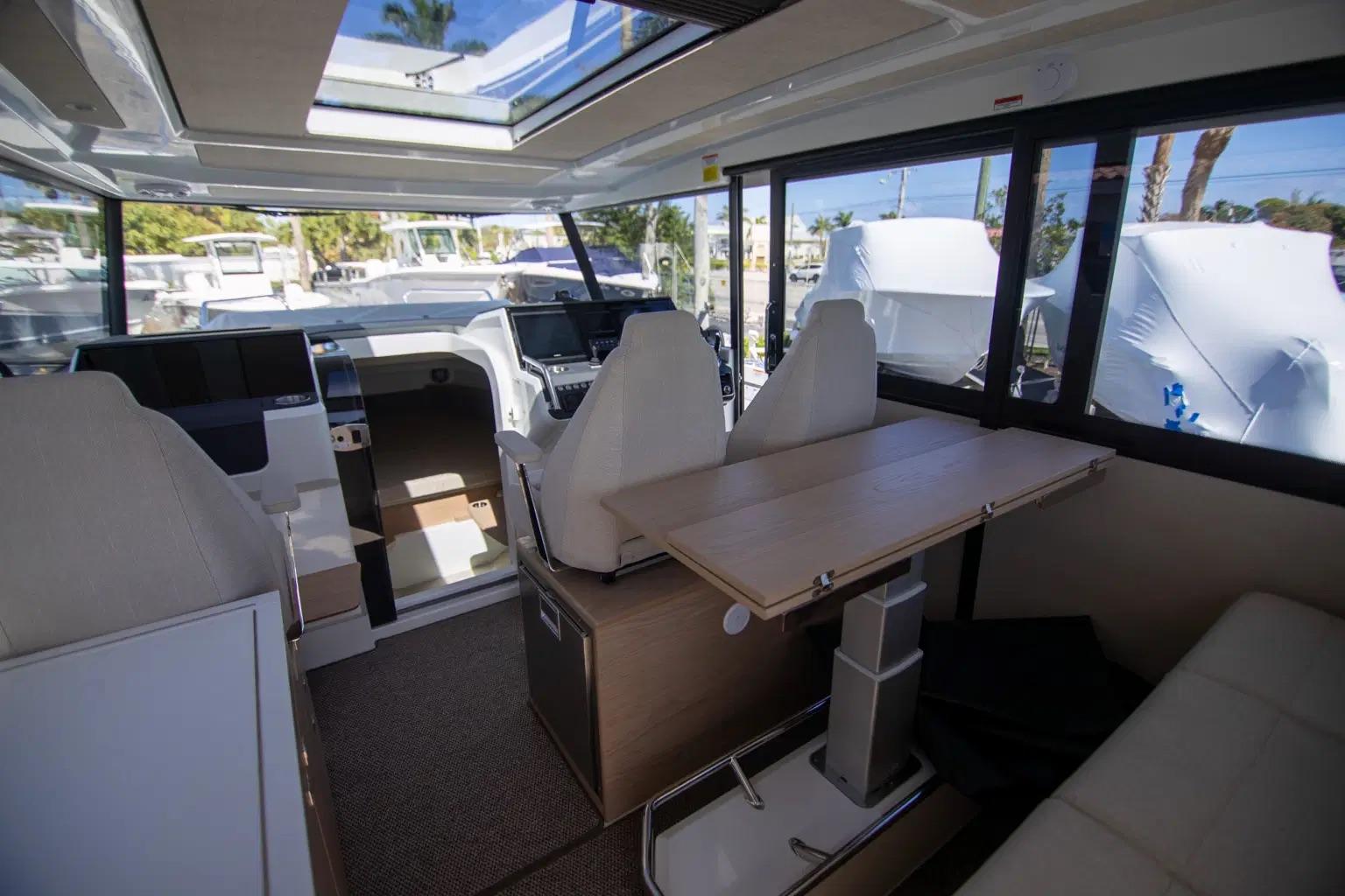 Quarken-35 Cabin 2025 -FL-US-9568308 | Thumbnail