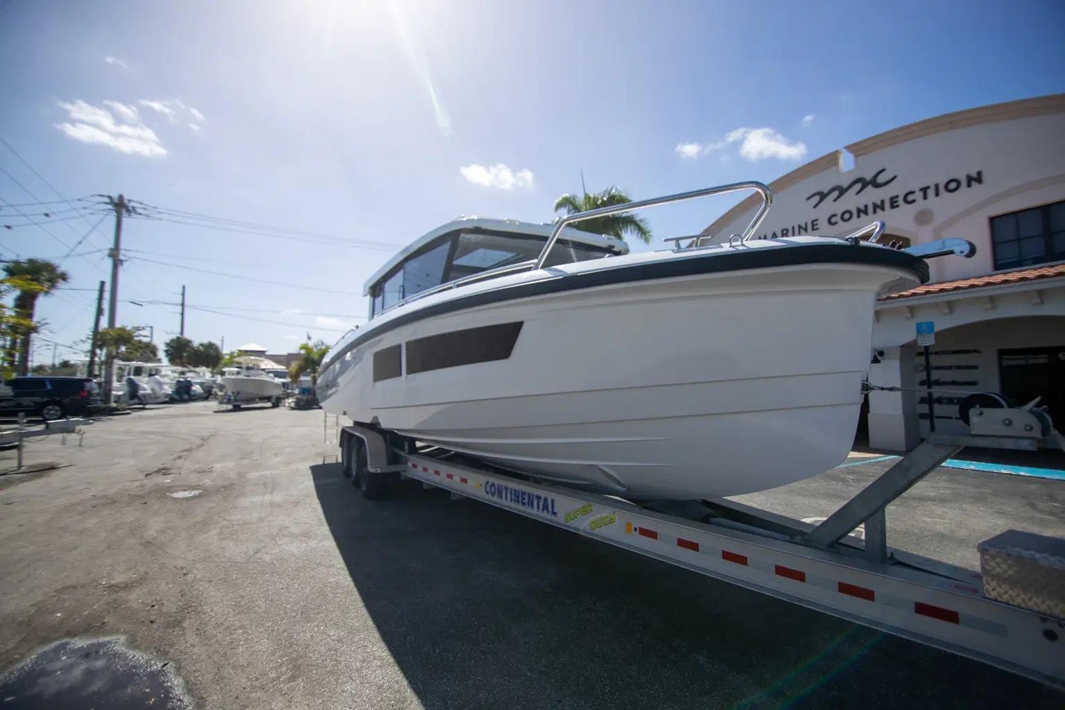 Quarken-35 Cabin 2025 -FL-US-9568308 | Thumbnail