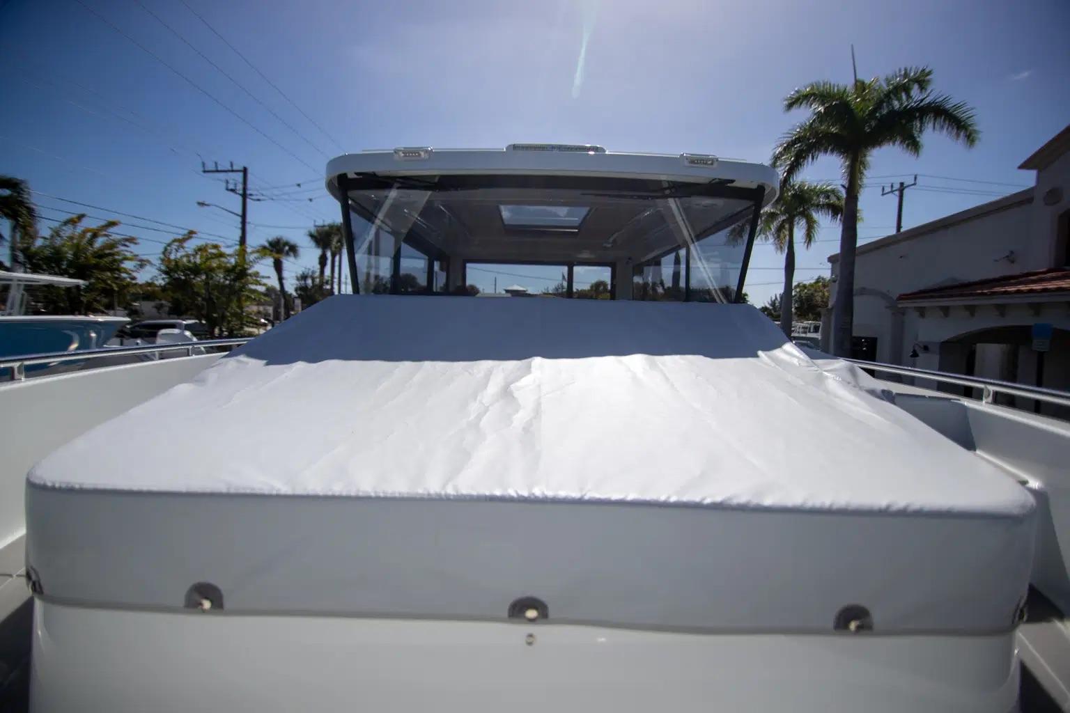 Quarken-35 Cabin 2025 -FL-US-9568308 | Thumbnail