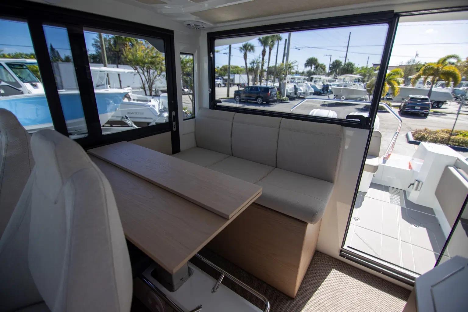 Quarken-35 Cabin 2025 -FL-US-9568308 | Thumbnail