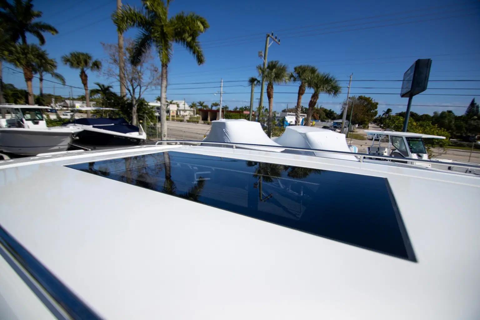 Quarken-35 Cabin 2025 -FL-US-9568308 | Thumbnail
