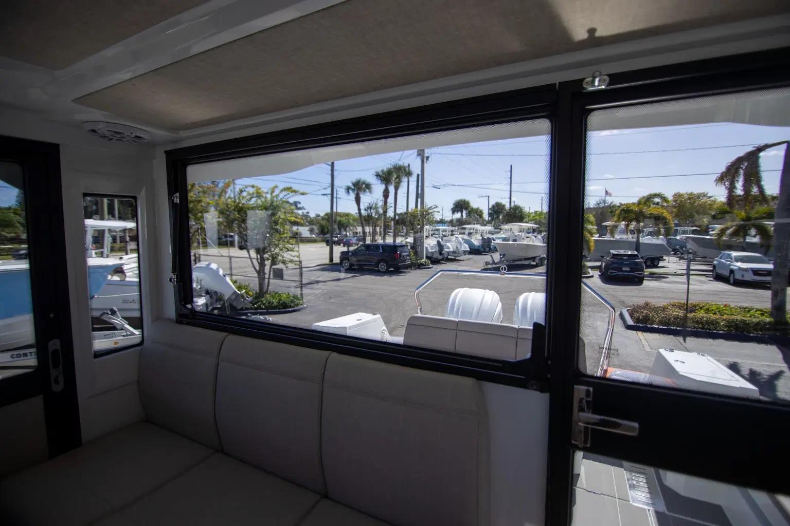 Quarken-35 Cabin 2025 -FL-US-9568308 | Thumbnail