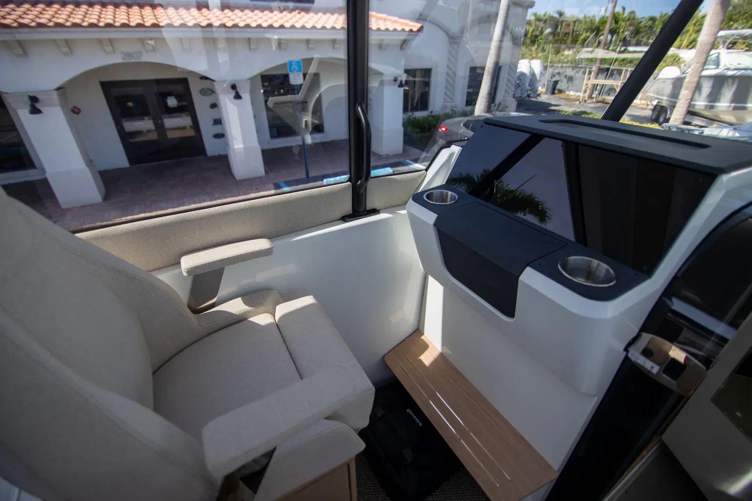 Quarken-35 Cabin 2025 -FL-US-9568308 | Thumbnail