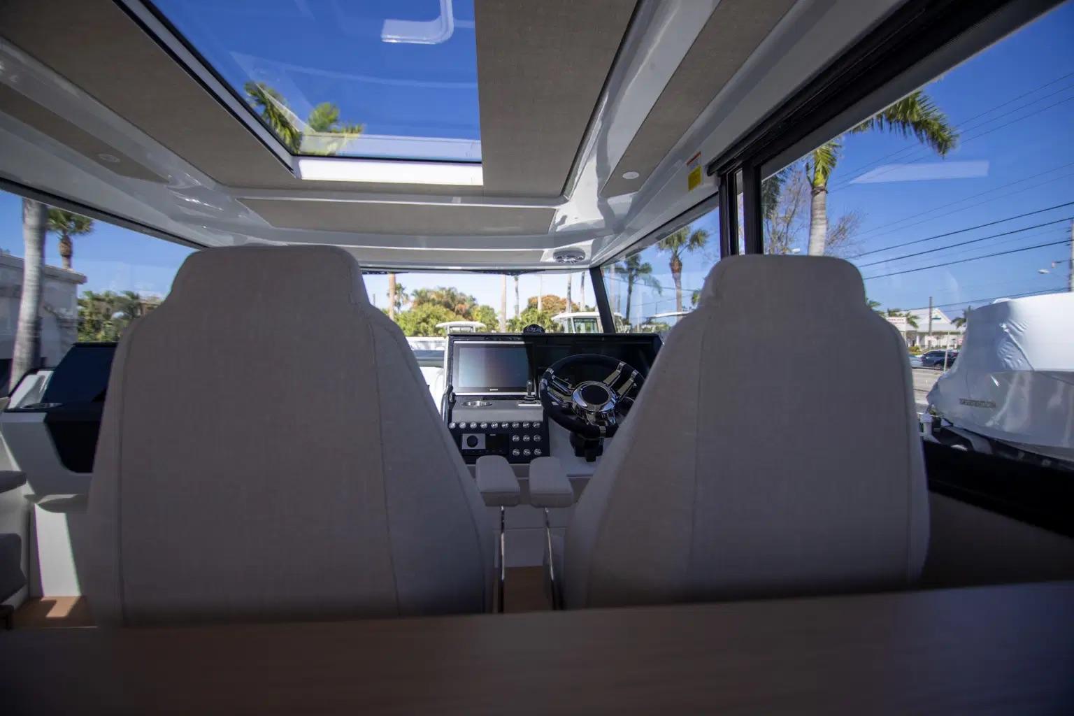 Quarken-35 Cabin 2025 -FL-US-9568308 | Thumbnail