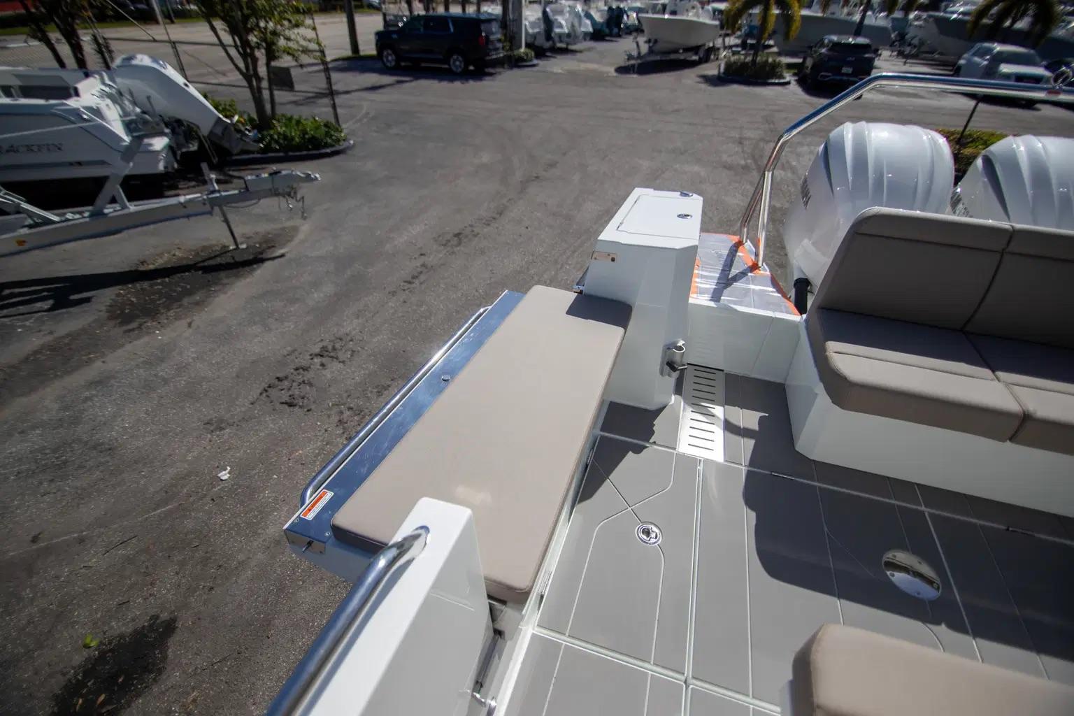 Quarken-35 Cabin 2025 -FL-US-9568308 | Thumbnail